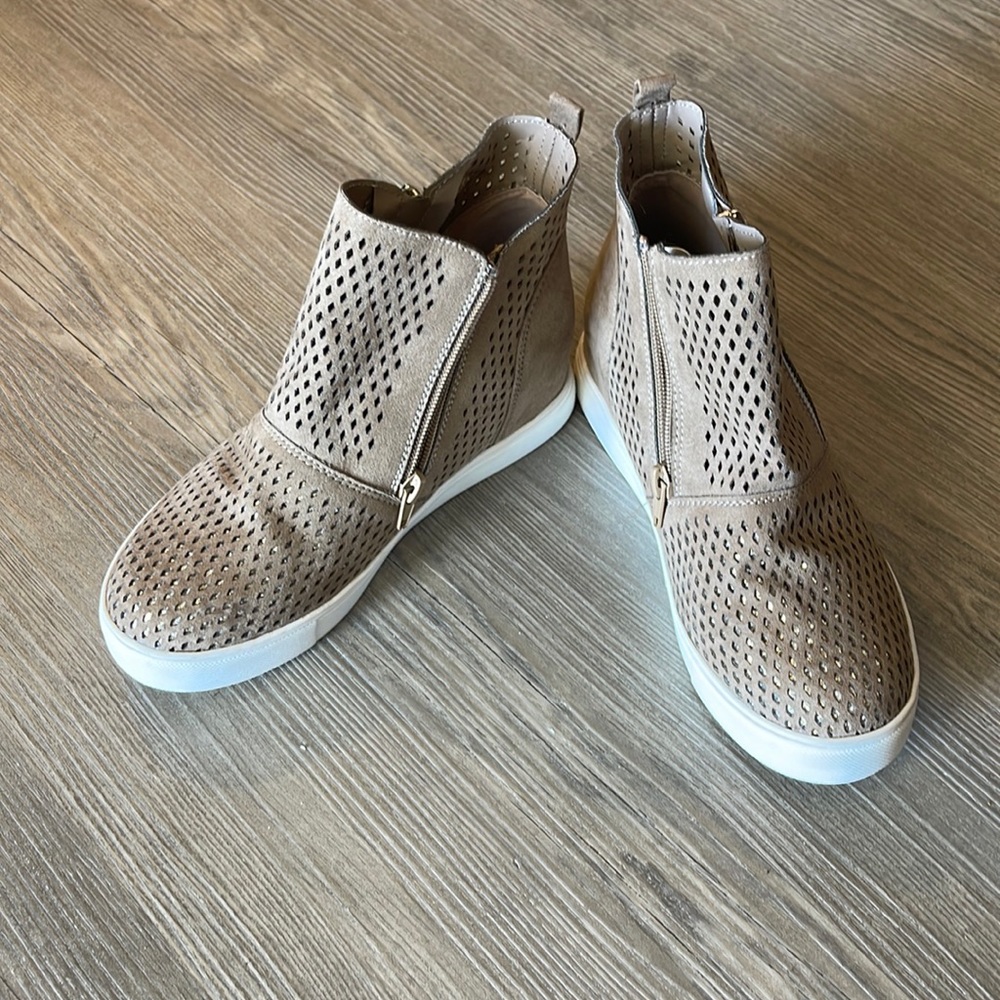 Sophie17 Girls Wedge Bootie, Sz 4